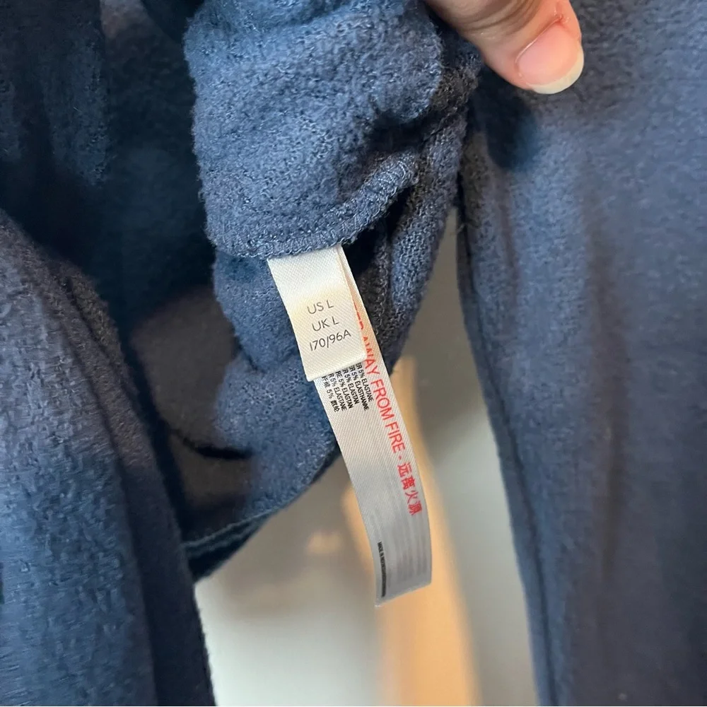 Out From Under Edith Fleece Wrap Top Blue Sweater Knit Size Large Navy Blue UO - Picture 4 of 6